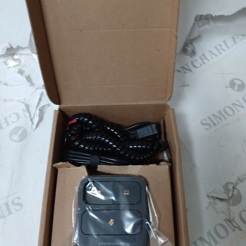 BOX OF ASSORTED ELECTRICAL ITEMS TO INCLUDE PHONE CASES, PRINTER INK, TV BRACKETS ETC 