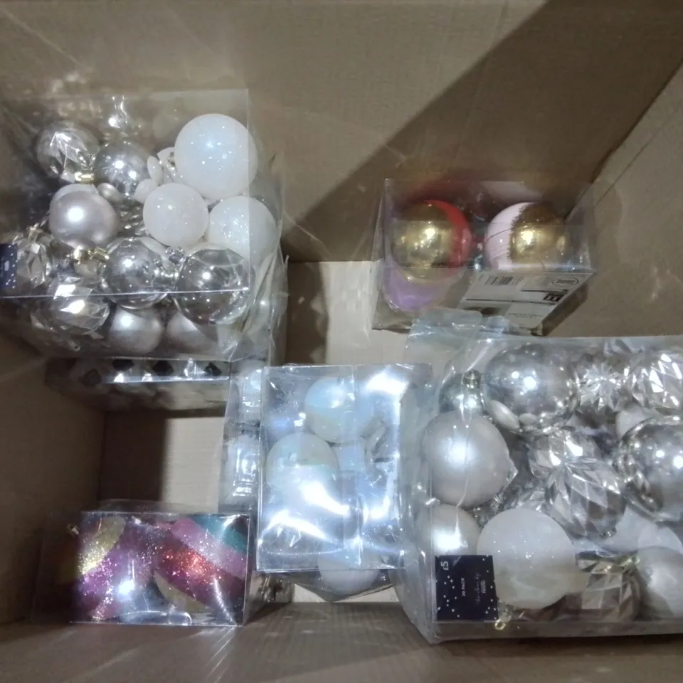 LOT OF 23 ASSORTED PACKS OF BAUBLES AND TREE DECORATIONS 