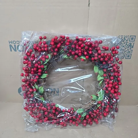 BOX OF 3 GISELA GRAHAM LONDOM ARTIFICIAL BERRY WREATH WITH RED BERRIES AND GREEN LEAVES 