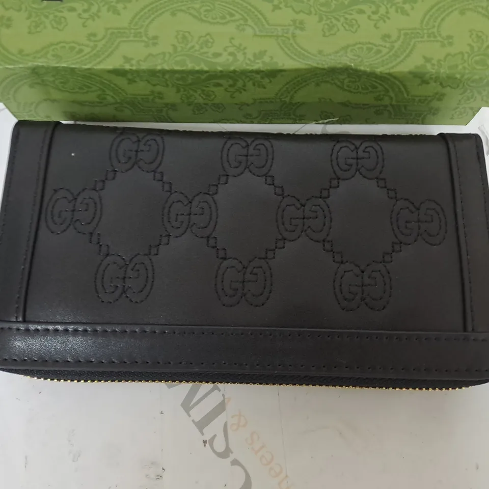 BOXED GUCCI BLACK ZIP PURSE