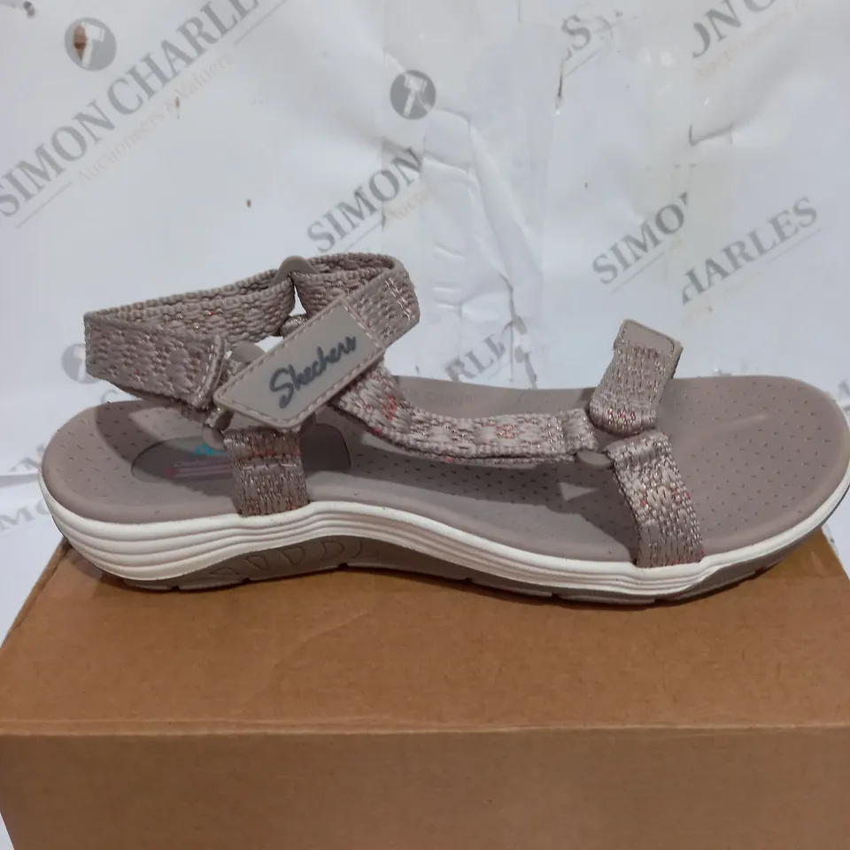 PAIR OF SKECHERS RAGGAE SANDALS IN TAUPE - SIZE UK 6