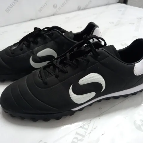 SONDICO BLACK SPORTS TRAINERS - UK 11