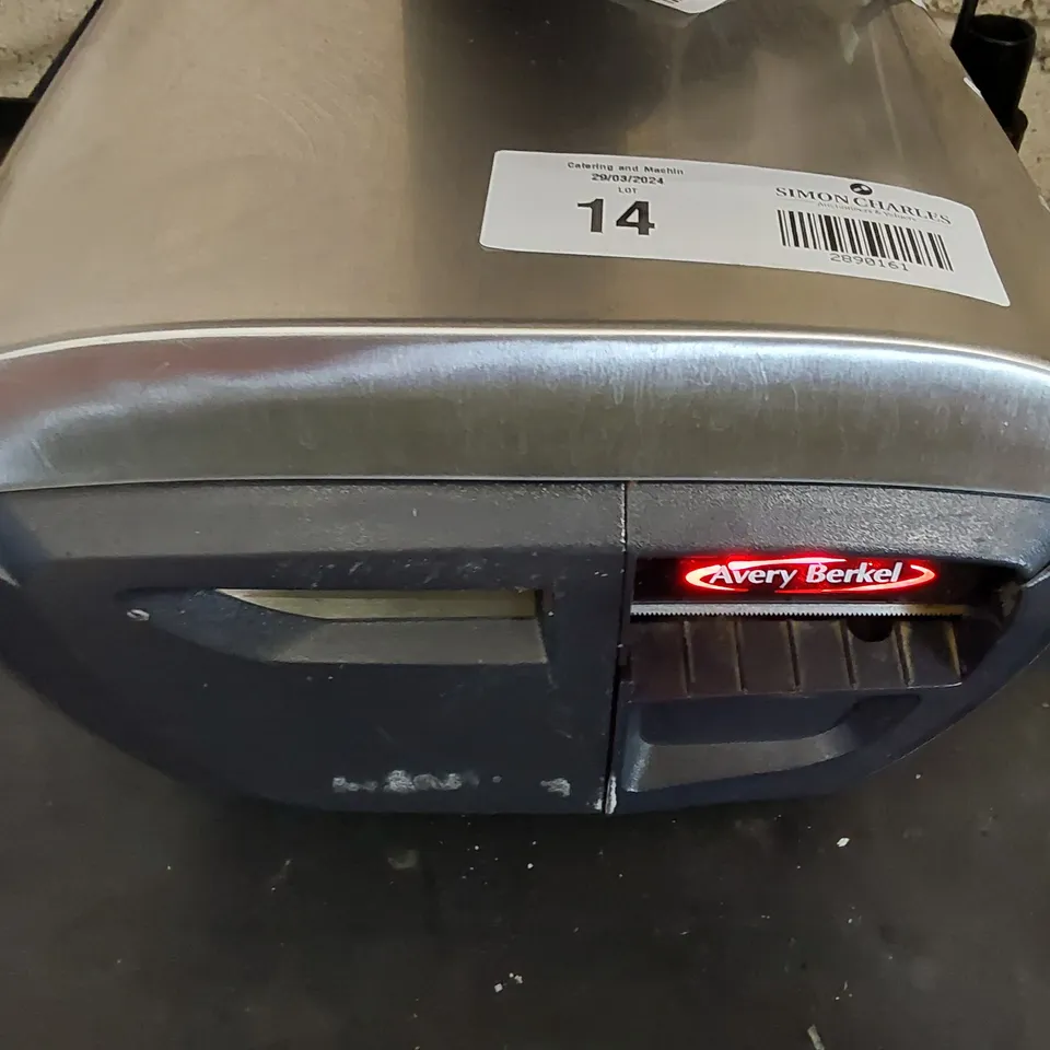 AVERY BERKEL XM600 LABEL AND RECEIPT PRINTING SCALES