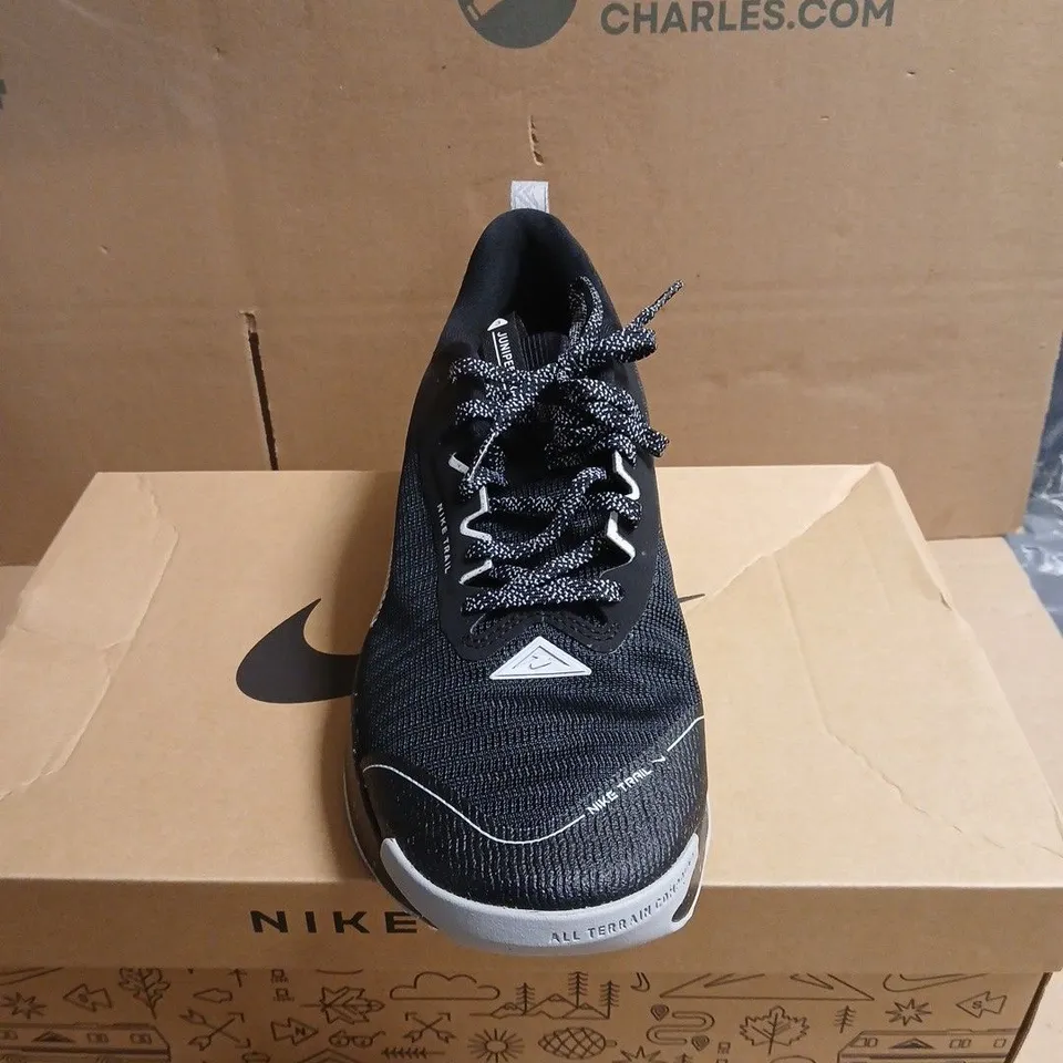 NIKE TRAIL RUNNING SHOES – BLACK BOXED SIZE 11