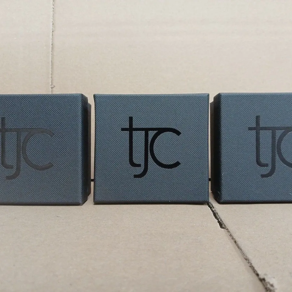 BOX OF APPROXIMATELY 80 EMPTY JEWELLERY CASES IN BLACK