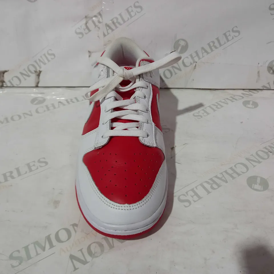 BOXED PAIR OF NIKE TRAINERS IN RED/WHITE UK SIZE 10