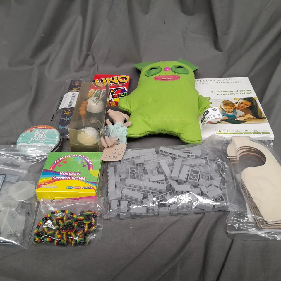 APPROXIMATELY 10 ASSORTED TOYS AND GAMES TO INCUDE TEDDIES, LEGO AND UNO