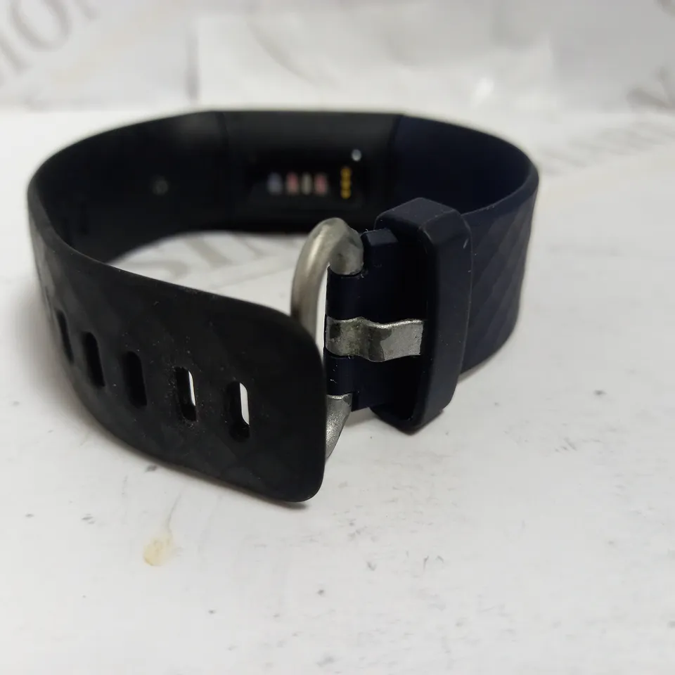 FITBIT CHARGE 4 SMART WATCH IN BLACK/BLUE