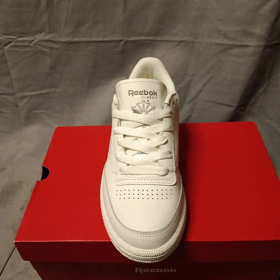 REEBOK CLASSIC LEATHER TRAINERS – WHITE SIZE 4.5 BOXED