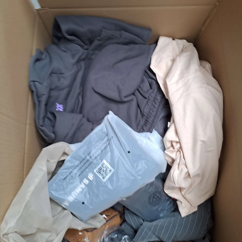 LARGE QAUNTIITY OF ASSORTED CLOTHING ITEMS IN VARIOUS STYLES, SIZES AND COLOURS