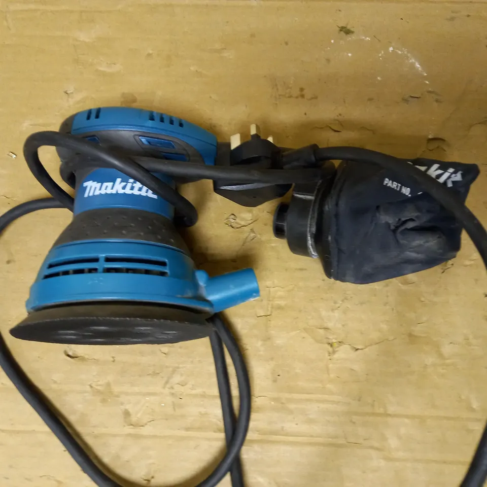 MAKITA B05030 240V RANDOM ORBIT SANDER 