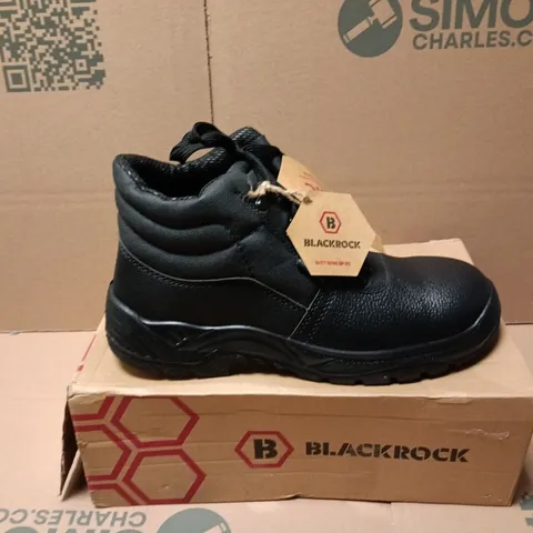 BOXED PAIR OF BLACKROCK CHUKKA BOOTS IN BLACK - UK 10