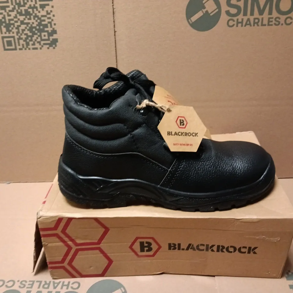 BOXED PAIR OF BLACKROCK CHUKKA BOOTS IN BLACK - UK 10