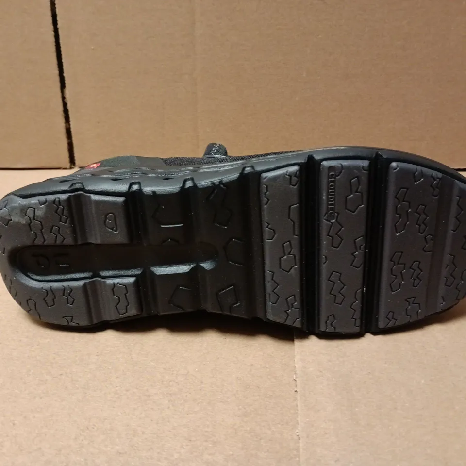 UNBOXED PAIR OF ON CLOUDLEAP KIDS TRAINER IN BLACK - UK K1.5