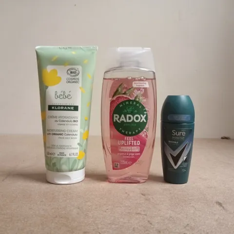 APPROXIMATELY 15 ASSORTED COSMETIC ITEMS INCLUDING VARIOUS MAKES AND BRANDS - COLLECTION ONLY