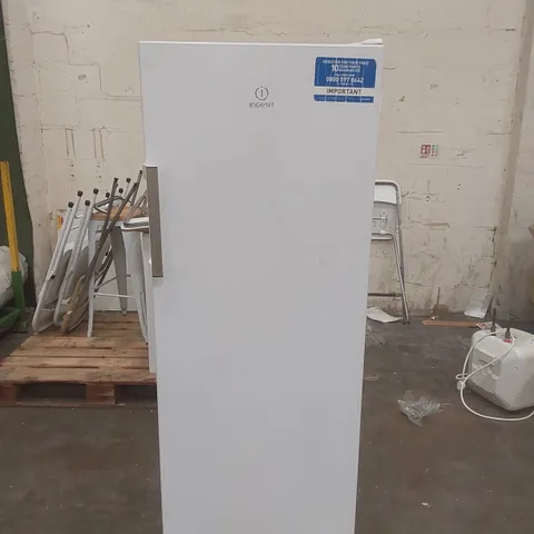 INDESIT RE326A FREESTANDING REFRIGERATOR