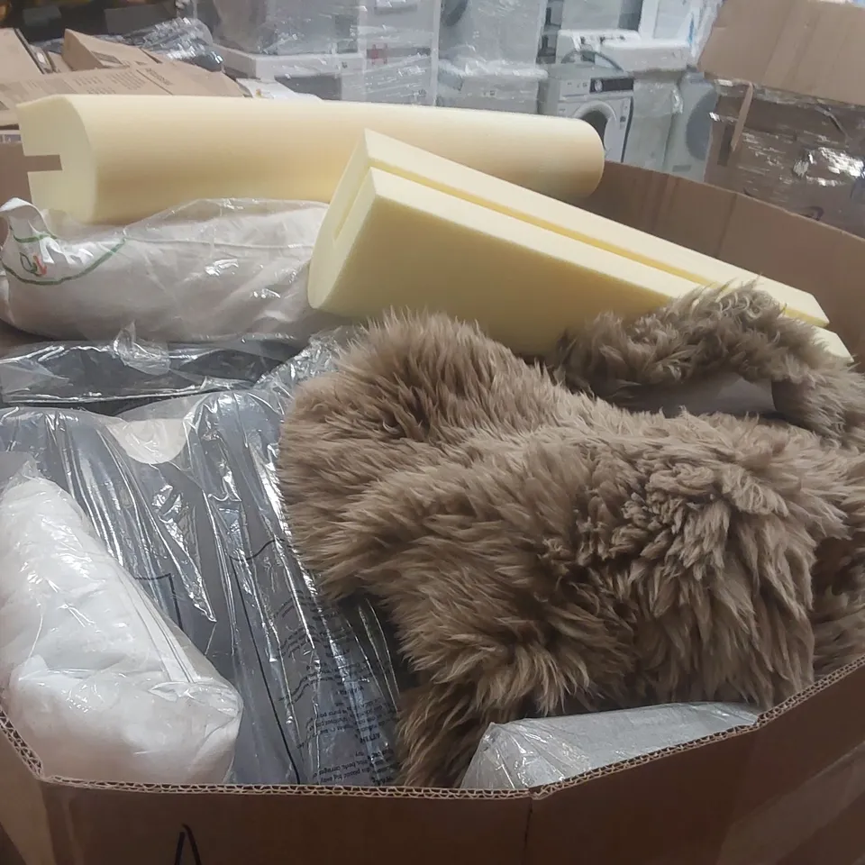 PALLET CONTAINING A LARGE QUANTITY OF ASSORTED CUSHIONS, PILLOWS AND RELATED ITEMS ECT