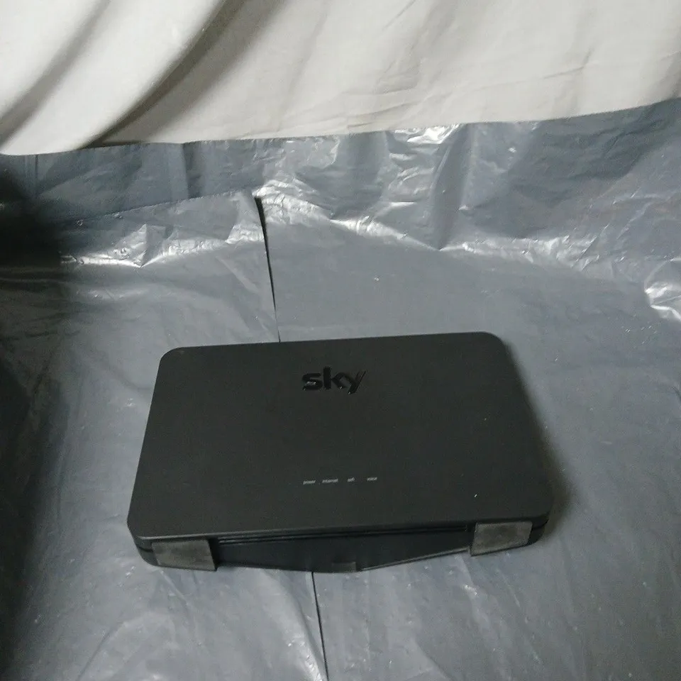 APPROXIMATELY 5 X  SKY WI FI ROUTERS 