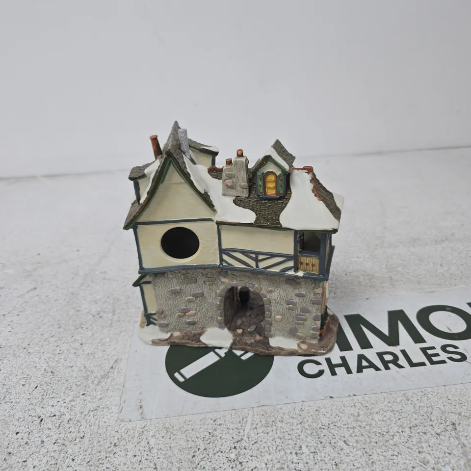 SHAKESPEARE INN CERAMIC COTTAGE DECORATIVE FIGURINE