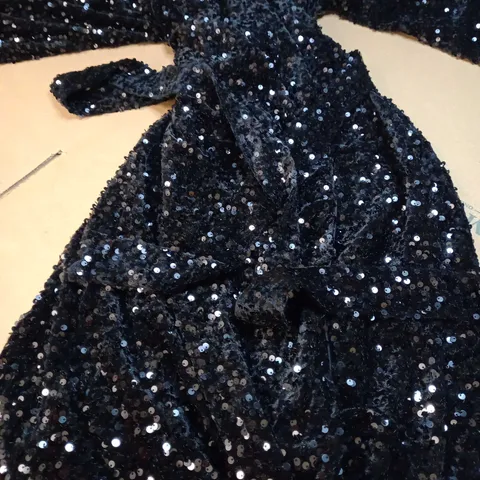 BOOHOO BLACK SEQUIN WRAP BELTED MIDI DRESS - SIZE 14