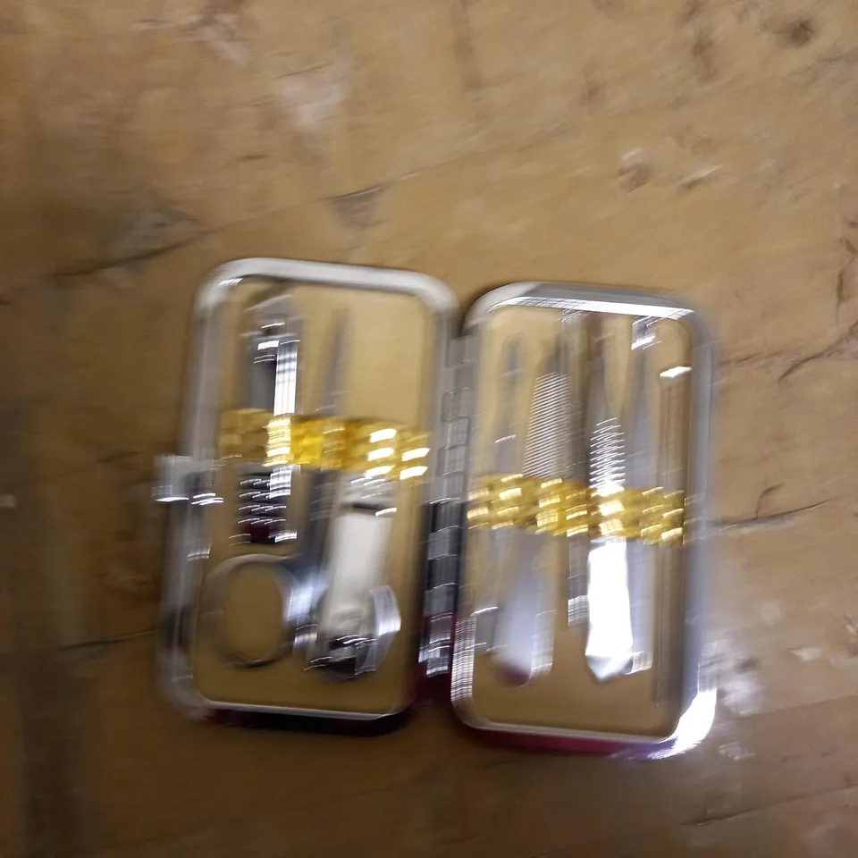 GOLD MANICURE SET