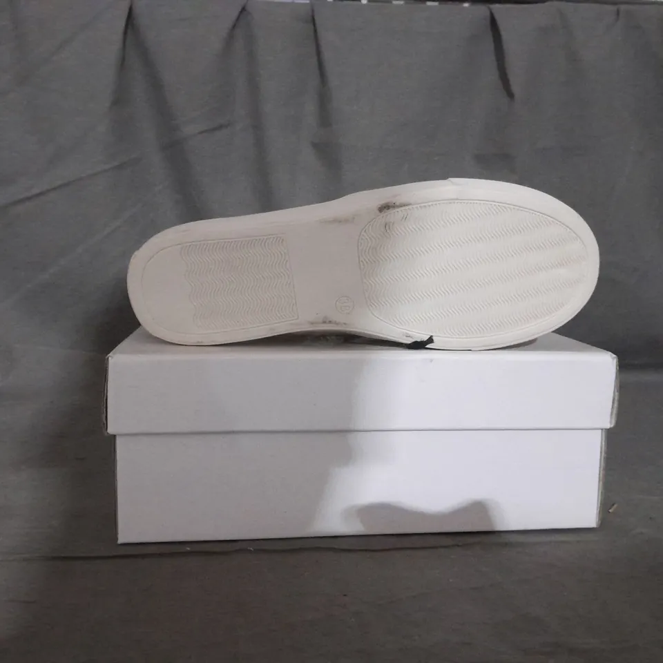 APPROXIMATELY 8 BOXED PAIR OF SCINTILLA SLIP ON SHOES IN VARIOUS SIZES TO INCLUDE SIZE 38EU 