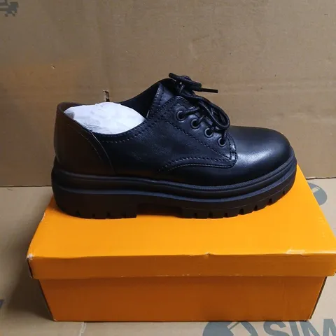 BOXED PAIR OF ROCKET DOG BLACK LEATHER-LOOK PLATFORM SHOES, UK 5 