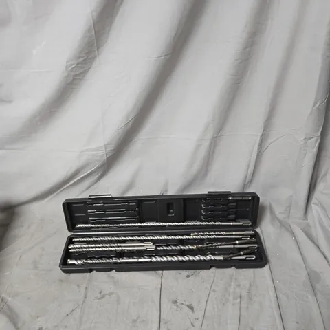 DRILL BIT SET IN PLASTIC CASE
