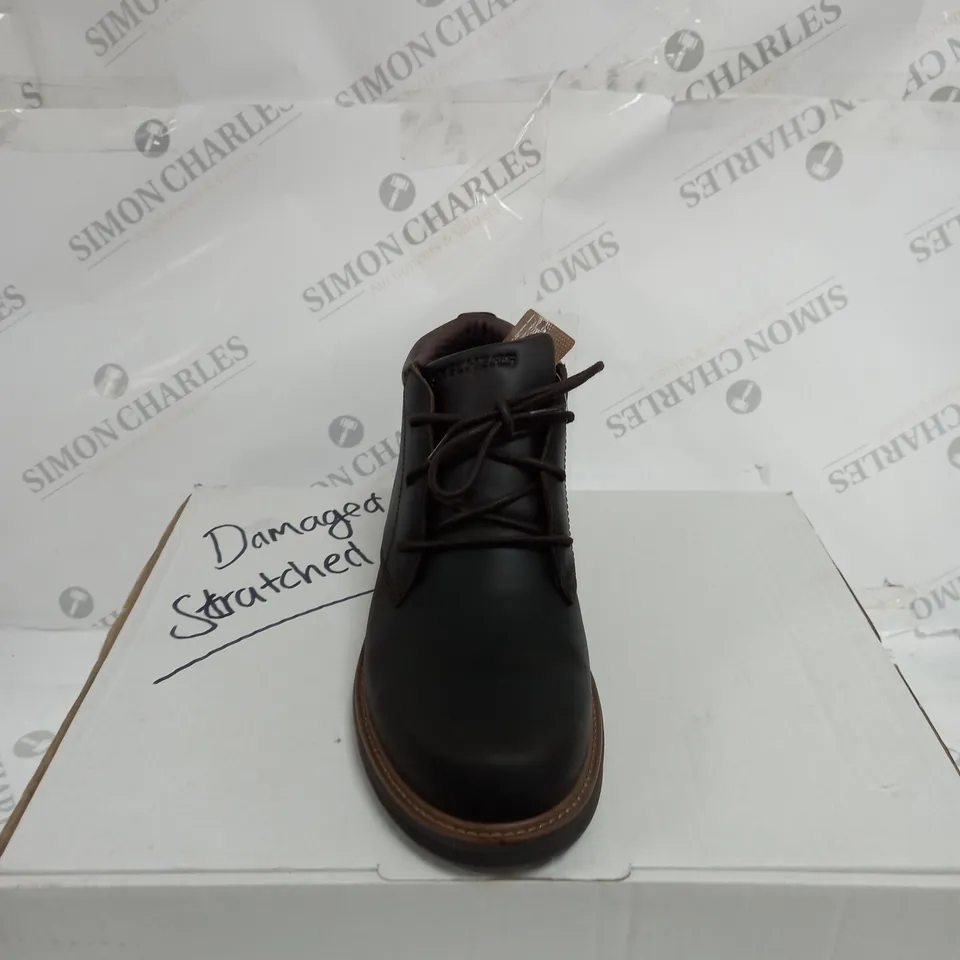 BOXED SKECHERS USA LEATHER BOOTS, CHOCOLATE - SIZE 9