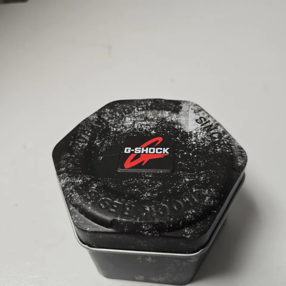 CASIO G-SHOCK WATCH – WHITE RESIN CASE WITH BLUE DIAL, HEXAGONAL TIN BOX