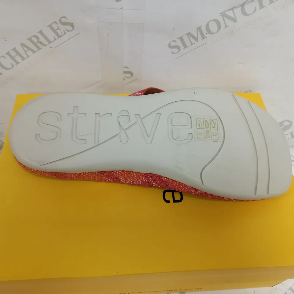 BOXED STRIVE MAUL II IN SCARLET SNAKE SIZE 7 