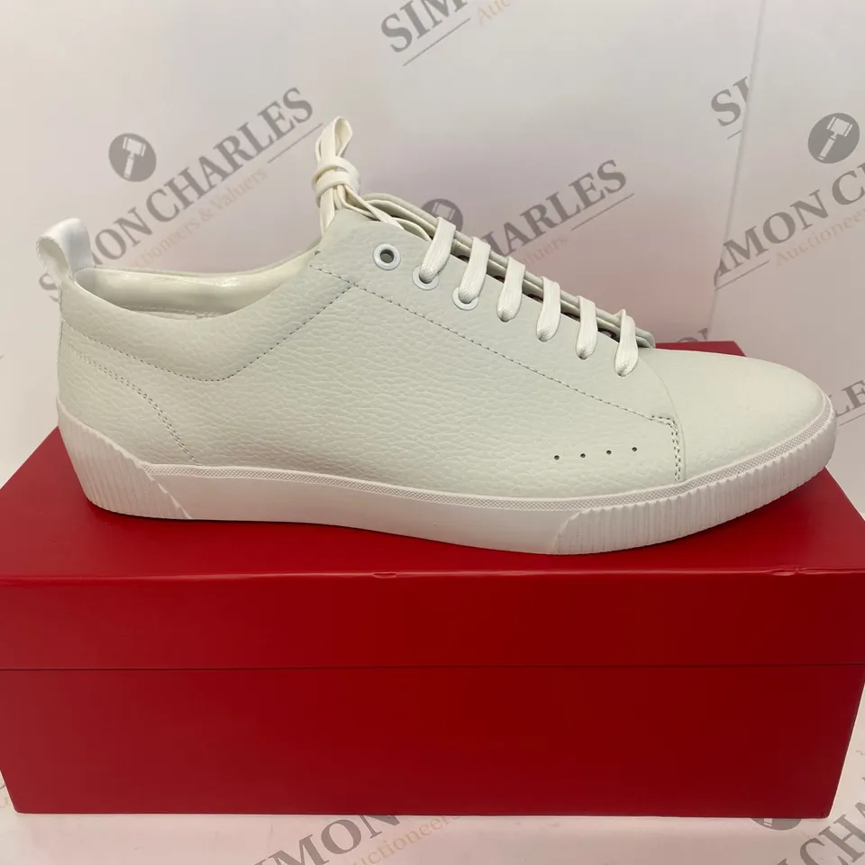 BOXED PAIR OF HUGO BOSS WHITE TRAINERS SIZE 44