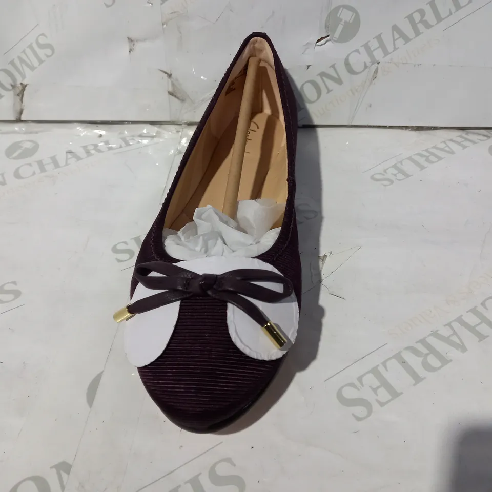 BOXED PAIR OF CLARKS GRACE LILLY BALLERINA WITH BOW TRIM STANDARD FIT IN PURPLE UK SIZE 5