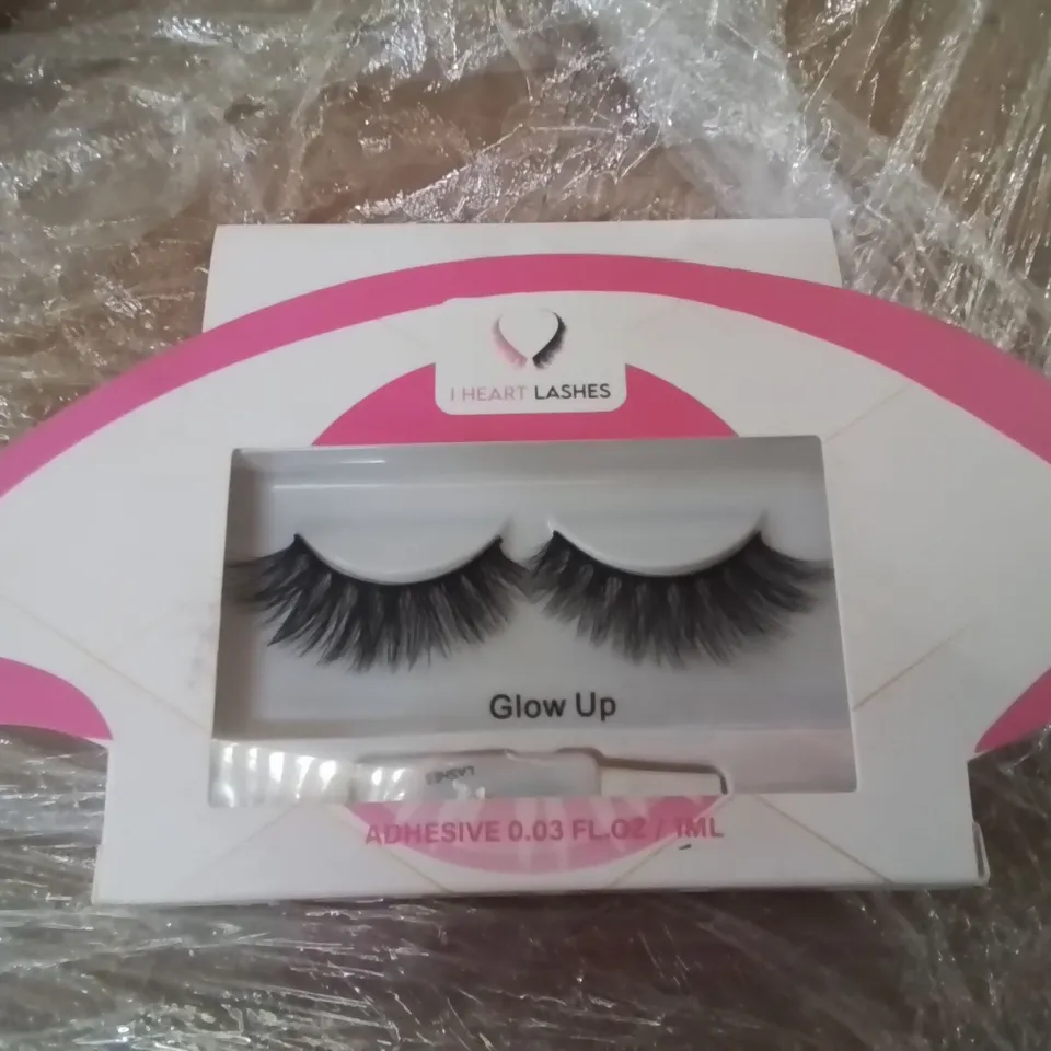 PALLET CONTAINING APPROXIMATELY 1400 EYE LASHES