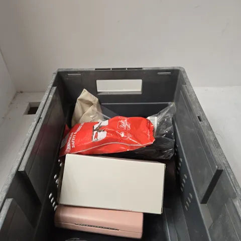 APPROXIMTELY 8 ASSORTED SUNGLASSES AND CASES