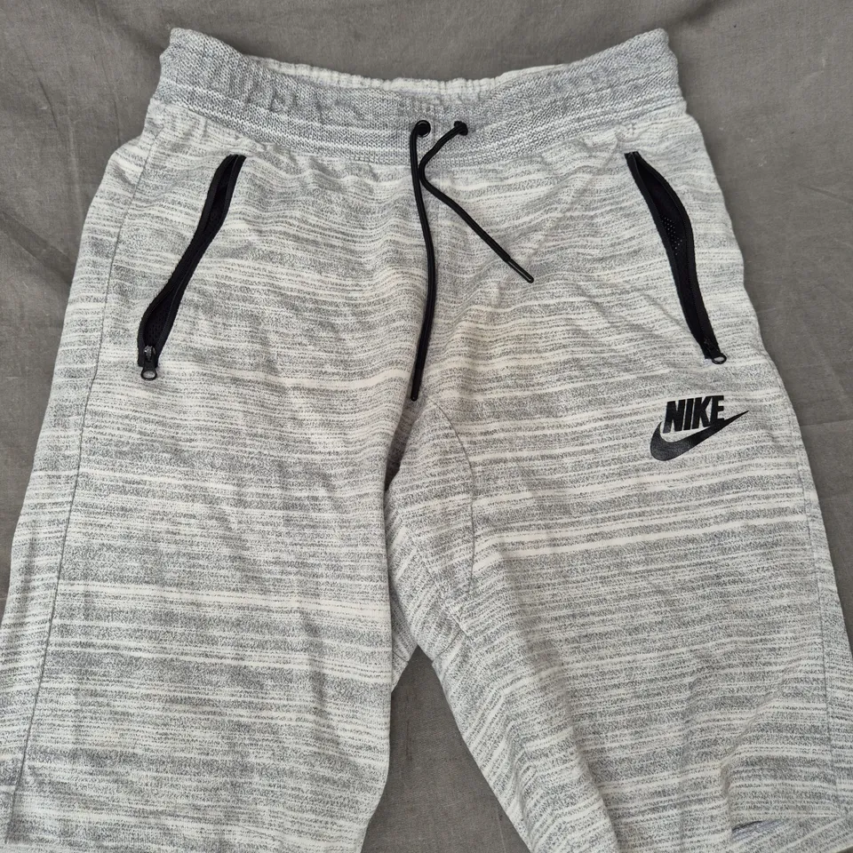 NIKE JOGGER SHORTS IN GREY SIZE MEDIUM