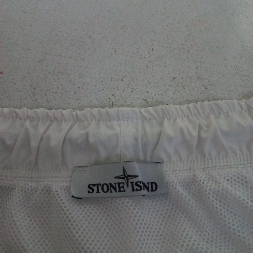STONE ISLAND MEN’S LIGHTWEIGHT MESH SHORTS– XXL (STONE ISLAND LABEL)