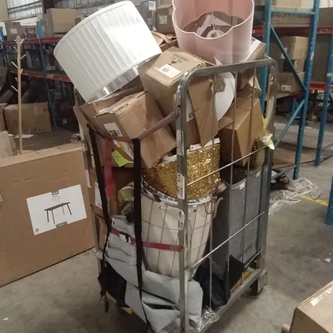 CAGE OF ASSORTED HOUSEHOLD GOODS AND PRODUCTS TO INCLUDE; WALL LIGHTS, SCONCES, LAMP SHADES, RUG, LAUNDRY BASKETS ETC