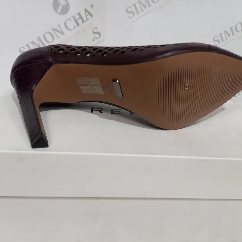 BOXED REISS CLOVER LIZARD STYLE POMEGRANATE COLOURED HEELS - SIZE 6