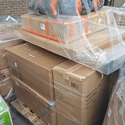 PALLET CONTAINING 8 ASSORTED ITEMS TO INCLUDE GARDEN GEAR AND WEBB