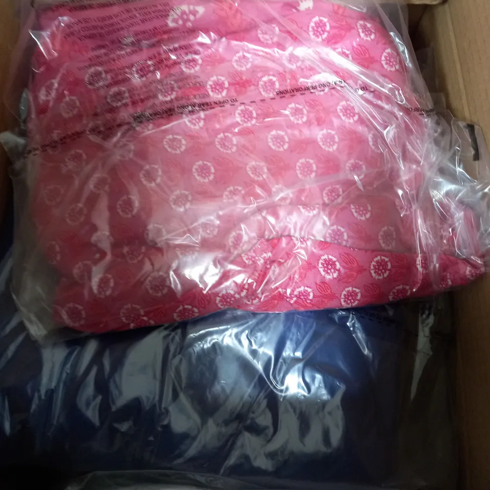 BOX OF ASSORTED CLOTHING TO INCLUDE BAGS - TROUSERS - JUMPER 