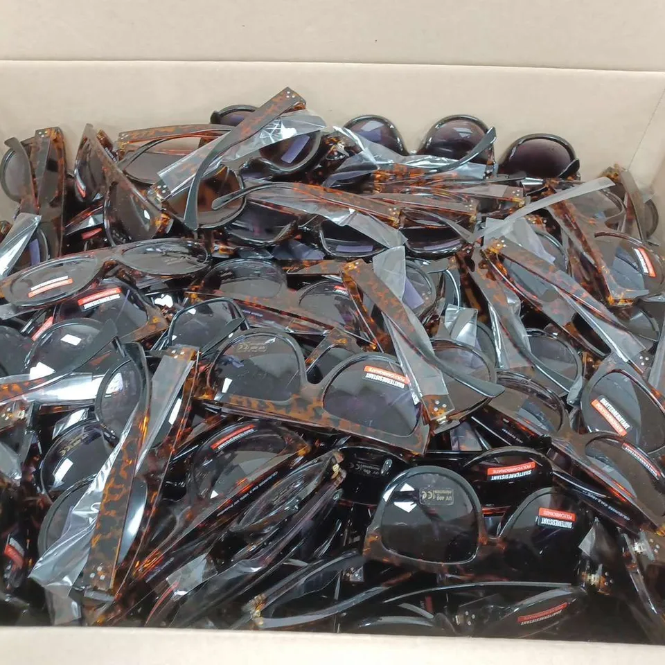 APPROXIMATELY 200 PAIRS OF FASHION SUNGLASSES