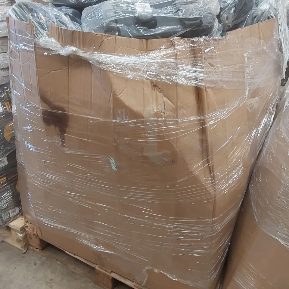PALLET CONTAINING A VERY LARGE QUANTITY OF ASSORTED BOXING GEAR