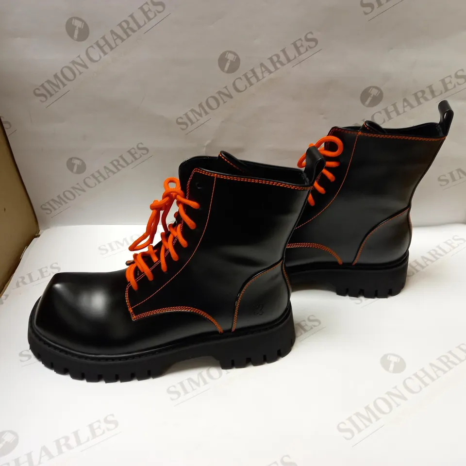 DESIGNER KOI VEGAN BOZO ORANGE AND BLACK FORK TOE BOOTS SIZE 7 