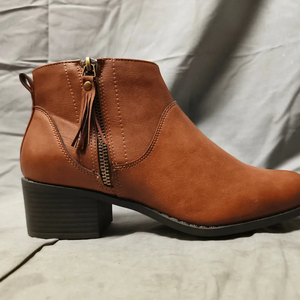 BOXED PAIR OF LILLEY SIDE-ZIP ANKLE BOOTS IN BROWN SIZE 7