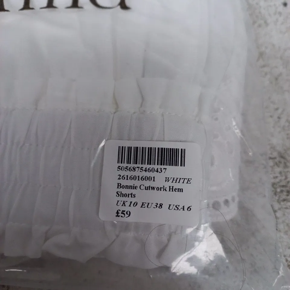NOBODY'S CHILD WHITE BONNIE CUTWORK HEM SHORTS – UK 10 (EU 38)