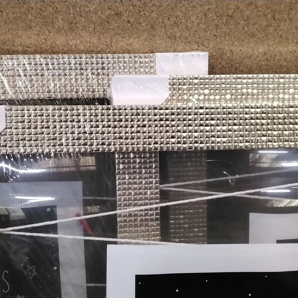 LOT CONTAINING APPROXIMATELY 10 SEALED MEMORY PHOTO FRAMES/MINI PEG PHOTO LINES