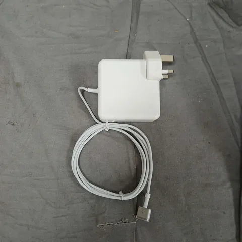 17 IN TOTAL OF  85 WATT MAGSAFE 2 POWER ADAPTORS  BY RABABA.