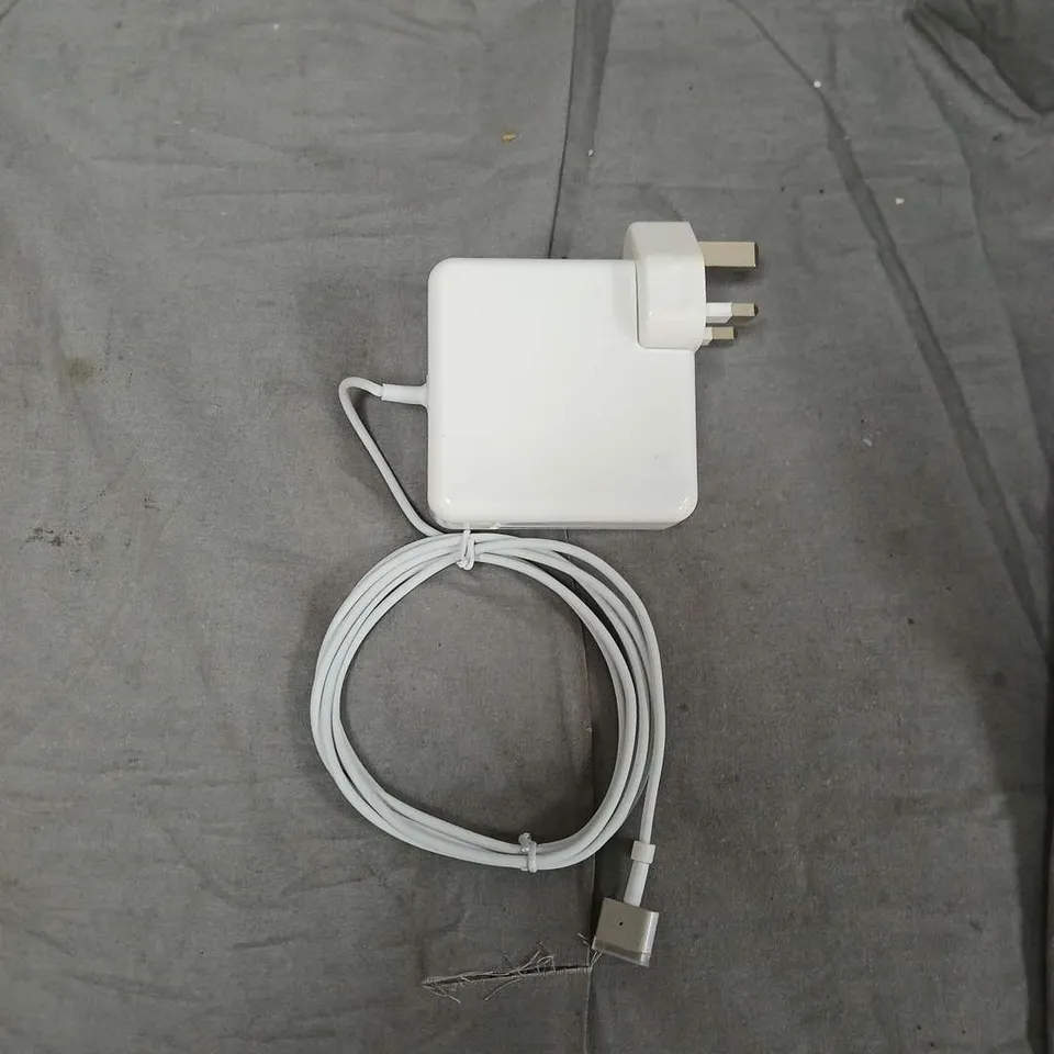 17 IN TOTAL OF  85 WATT MAGSAFE 2 POWER ADAPTORS  BY RABABA.