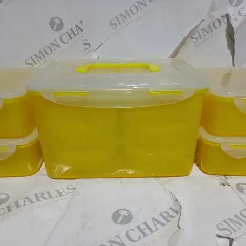 SET OF PLASTIC FOOD CONTAINERS 